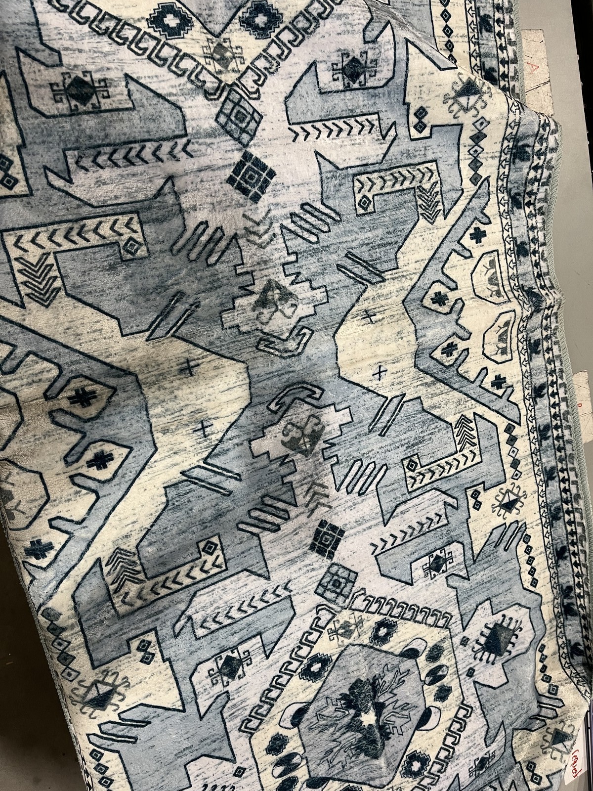 KATHY IRELAND HOME FLANNEL PLUSH AREA RUG 30X72 2.5FTX6FT – BLUE/WHITE/BEIGE