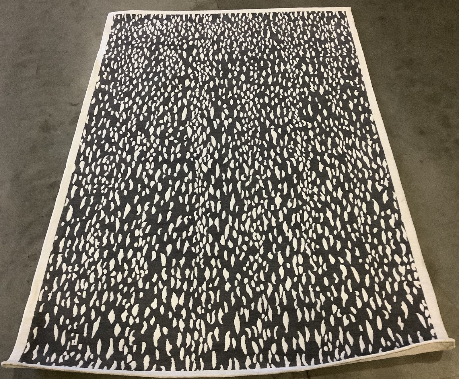 DARK GREY / IVORY 4′ X 6′ Flaw in Rug, Reduced Price 1172666596 MRB657A-4