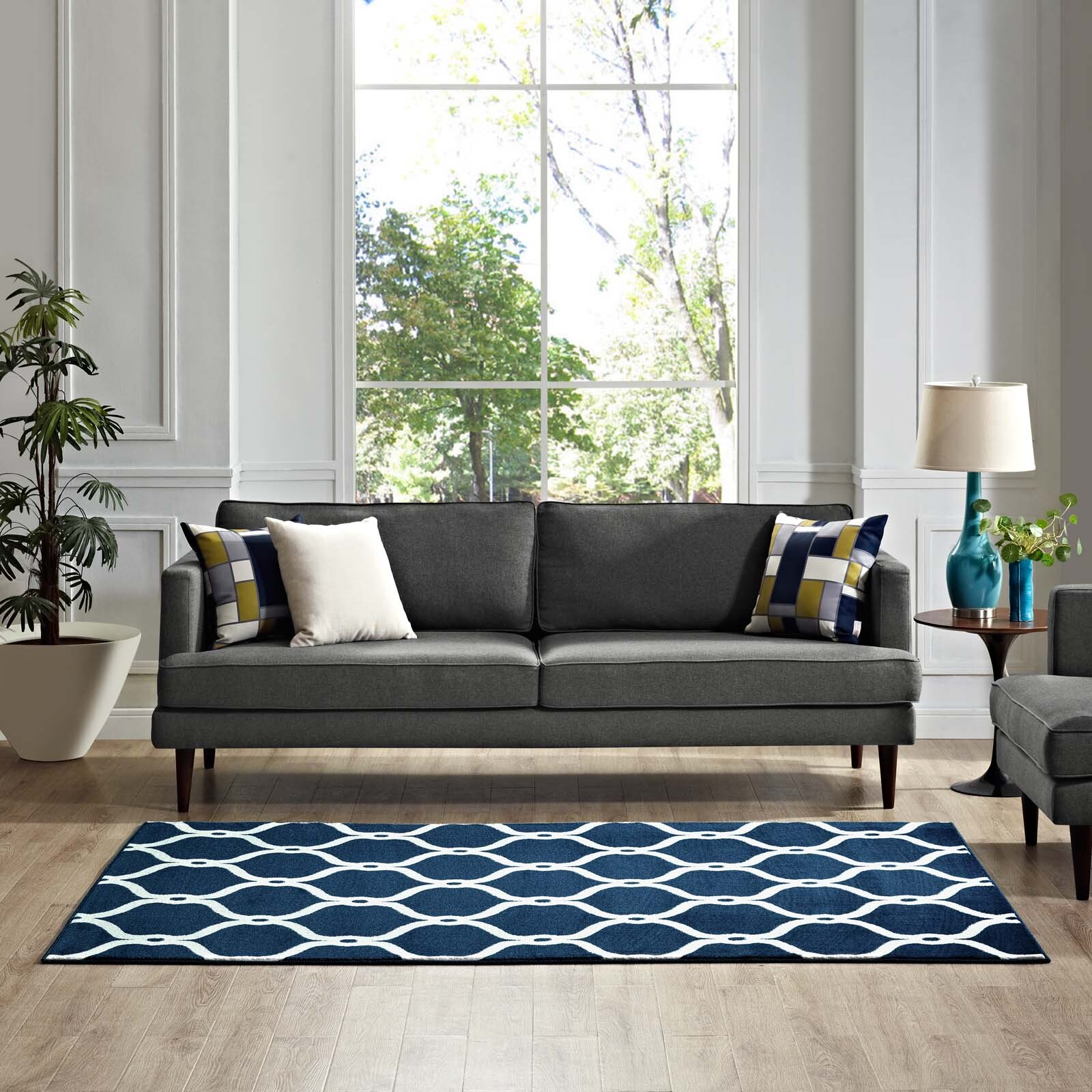 Transitional Chain Link Lattice Trellis 5×8 Area Rug in Moroccan Blue and Ivory