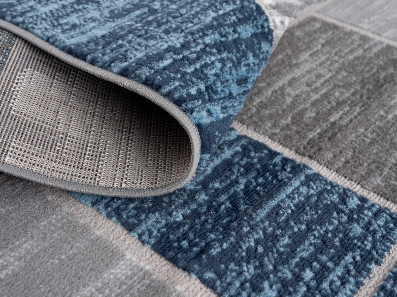 L’Baiet Verena Blue Geometric 5 ft. x 7 ft. Area Rug