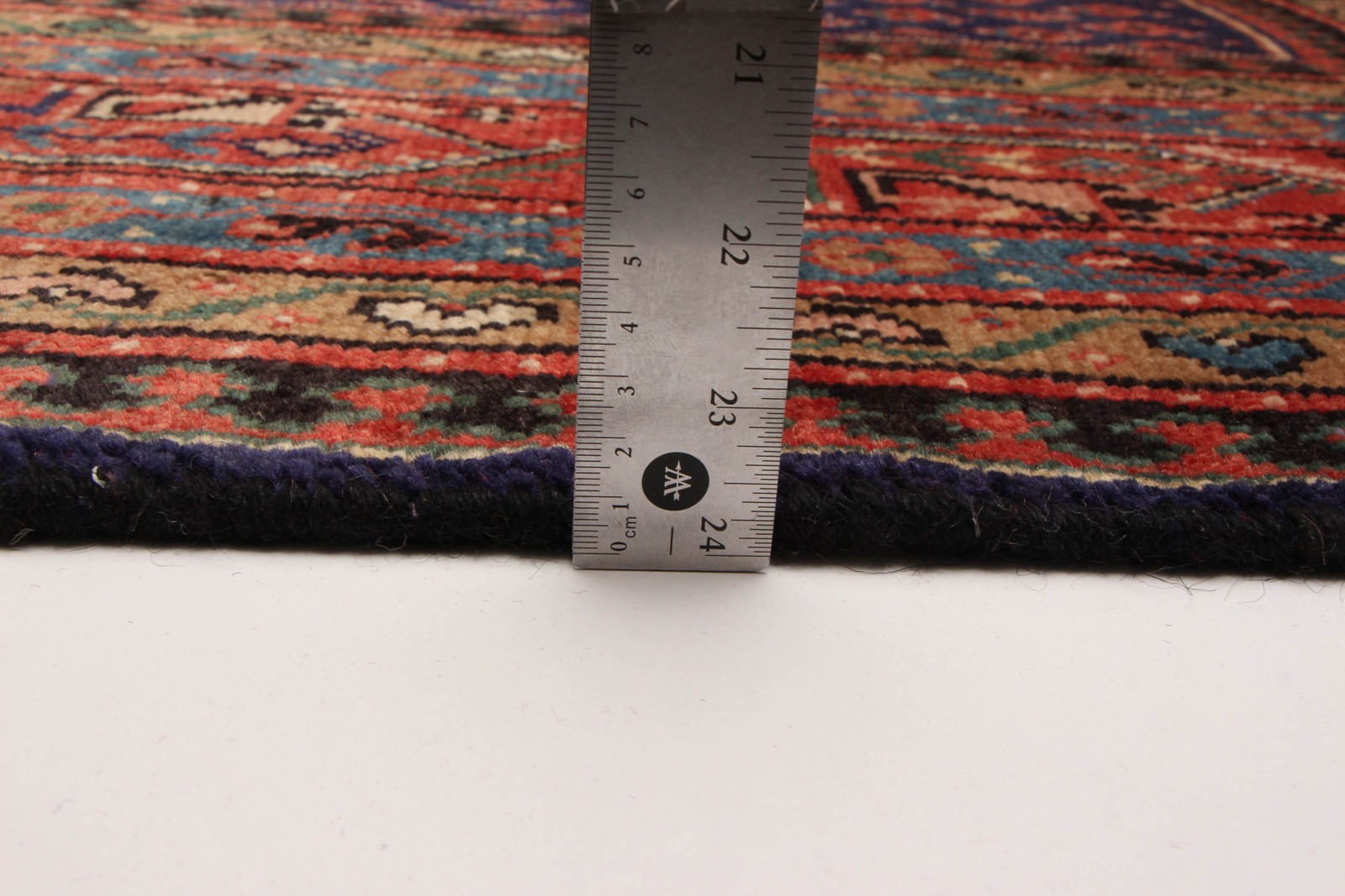 Vintage 6’9″ x 10’5″ Traditional Hand Knotted Vegetable Dye Wool Area Rug