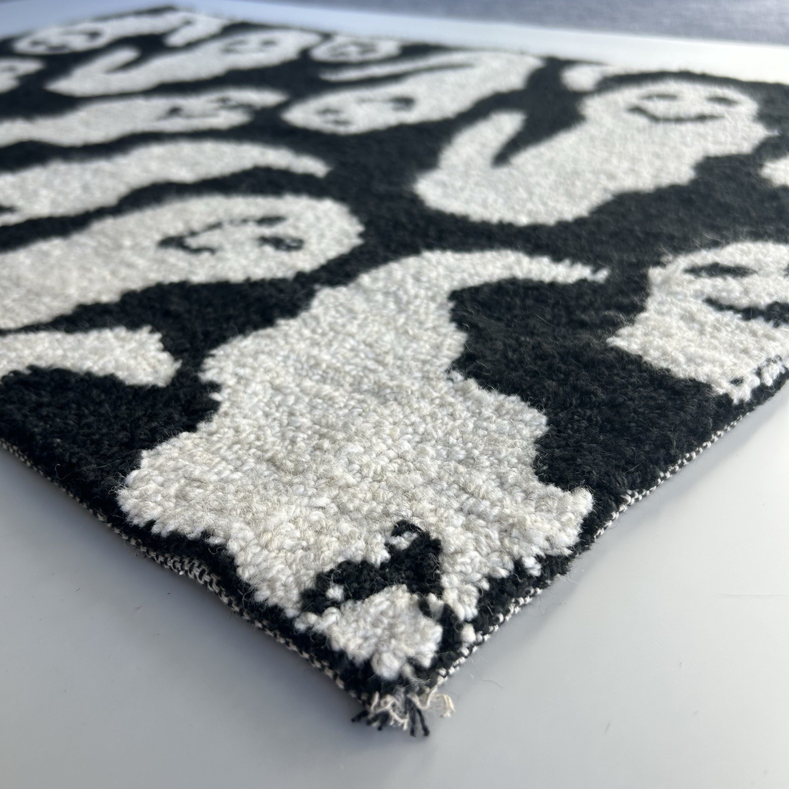 Loloi 20″ x 30” Halloween Ghost Spirited Runner Area Rug Hooked Viral TikTok