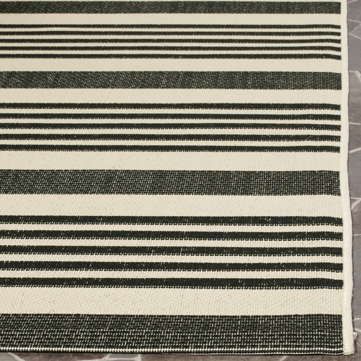 SAFAVIEH Indoor Outdoor CY6062-216 Courtyard Black / Bone Rug