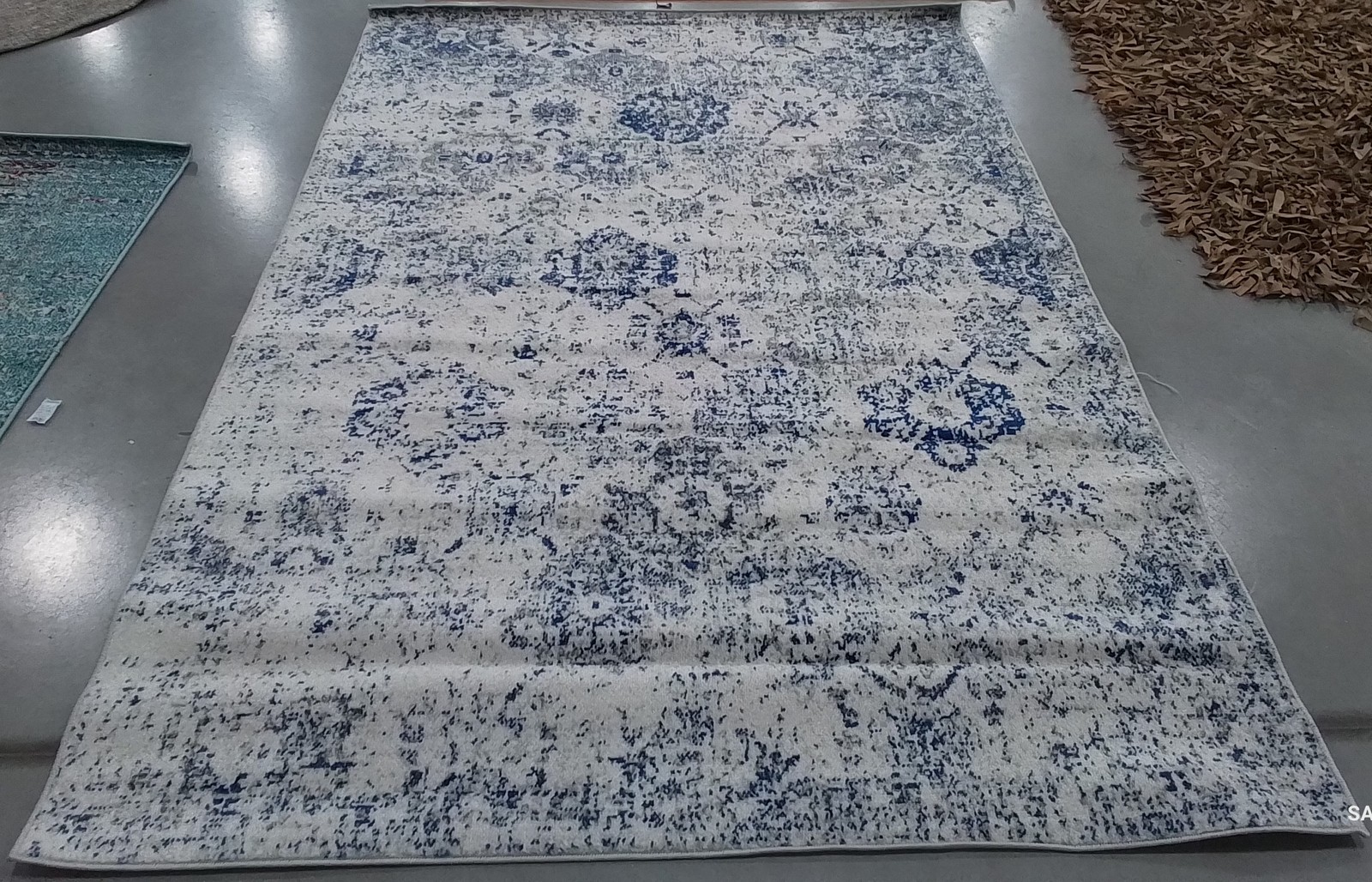 WHITE / ROYAL BLUE 5′-3″ x 7′-6″ Flaw in Rug, Reduced Price 1172808411 MAD611C-5
