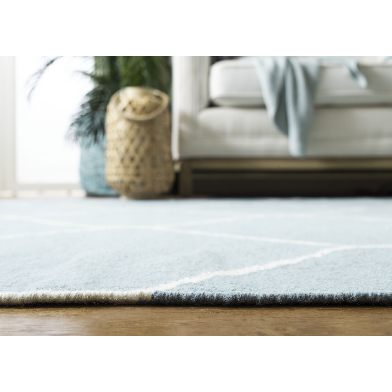 SAFAVIEH Dhurries DHU635C Light Blue / Ivory Rug
