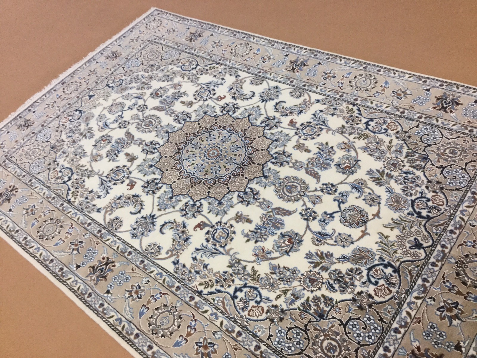 5′.7″ X 8′.6″ Ivory Beige Nainn Oriental Area Rug Hand Knotted Wool