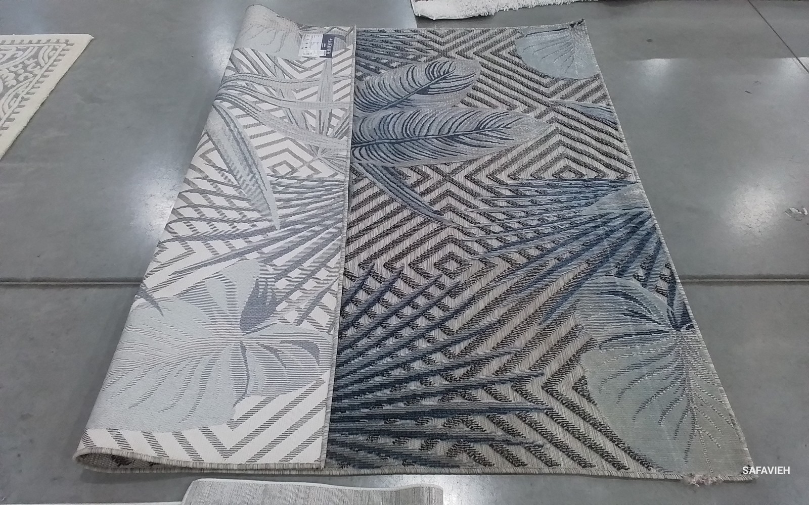 IVORY / NAVY 6′-5″ x 6′-5″ Damaged Rug, Reduced Price 1172805074 CBN447N-7SQ