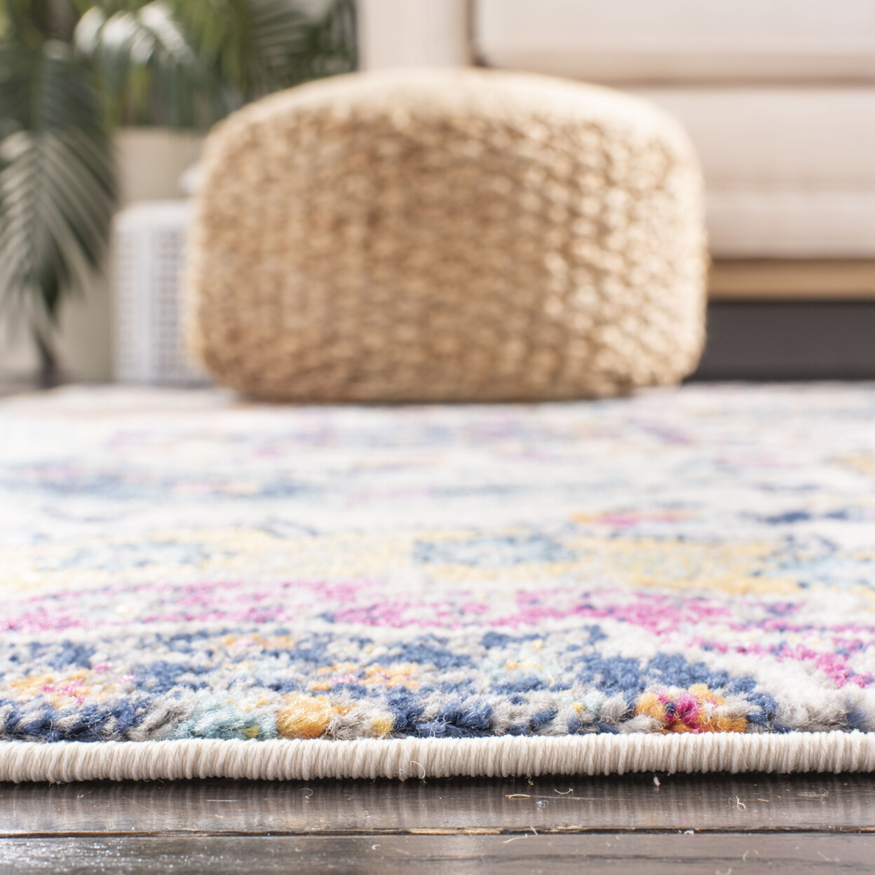 SAFAVIEH Madison Collection MAD600B Cream / Multi Rug