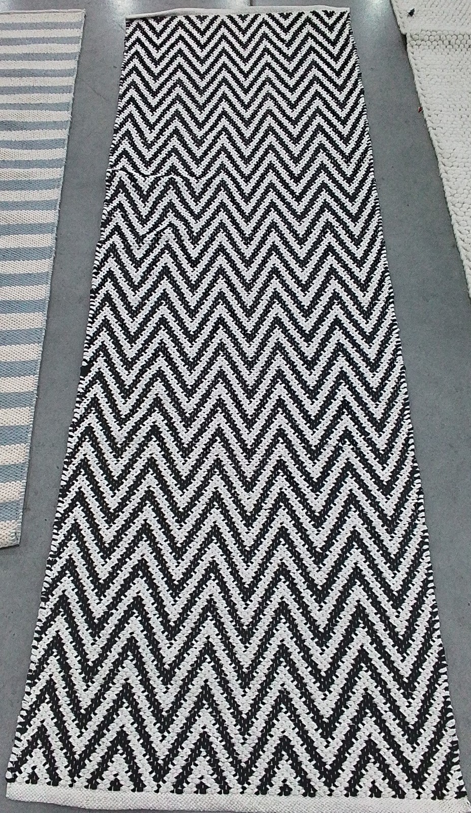 BLACK / IVORY 2′-3″ x 7′-0″ Flaw in Rug, Reduced Price 1172781234 MTK812D-27