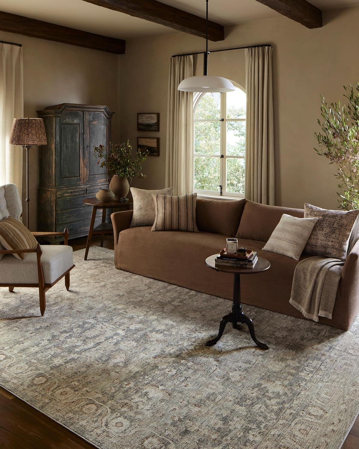 Loloi Honora Collection 7’10” x 10′ Area Rug in Slate/Beige
