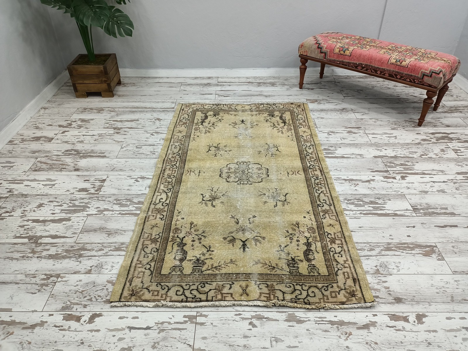 Vintage Wool Rug Turkish Handknotted Organic 117×201 Cm Bohemian Area