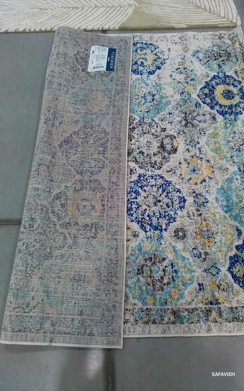 IVORY / AQUA 5′-3″ x 5′-3″ Back Stain Rug, Reduced Price 1172804288 MAD611A-5SQ