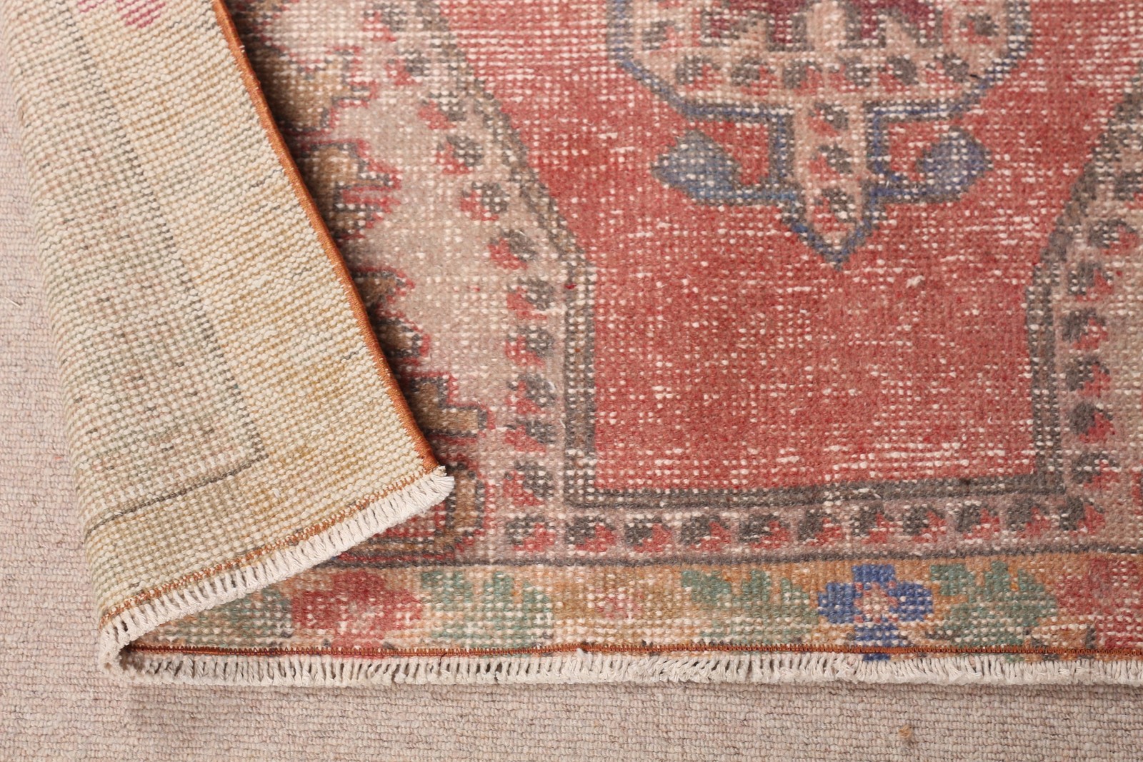 Turkish Vintage Rug 4,4×6,8 ft (135×207 cm), Red Blue Check Rug
