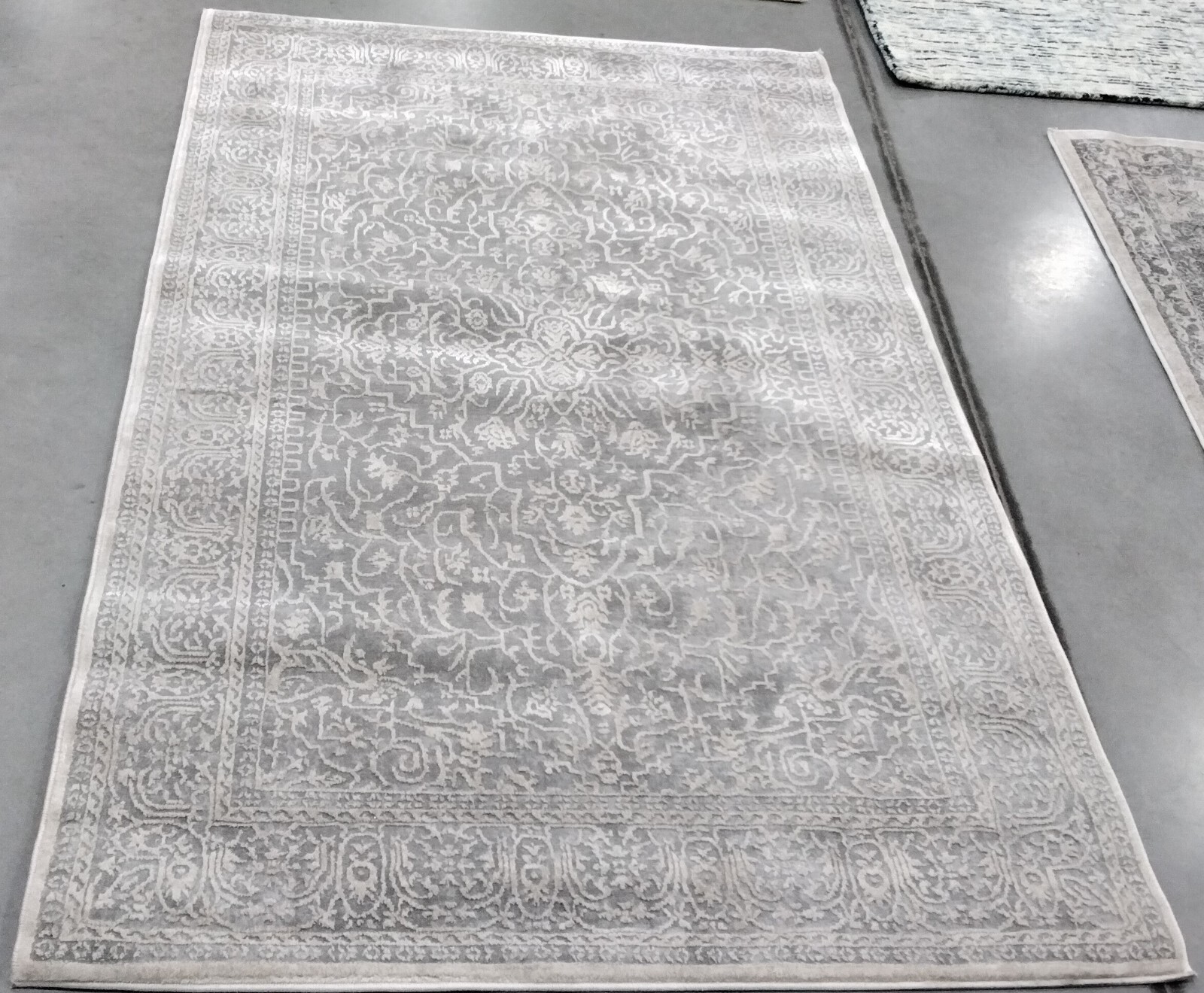 LIGHT GREY / CREAM 4′ X 6′ Back Stain Rug, Reduced Price 1172754767 RFT670C-4