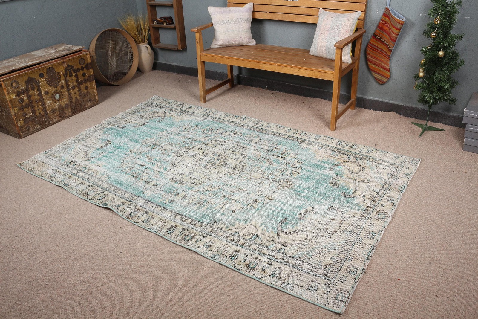 Vintage Area Rug 4,6×7,6 ft, Blue Floral Turkish Wool Rug