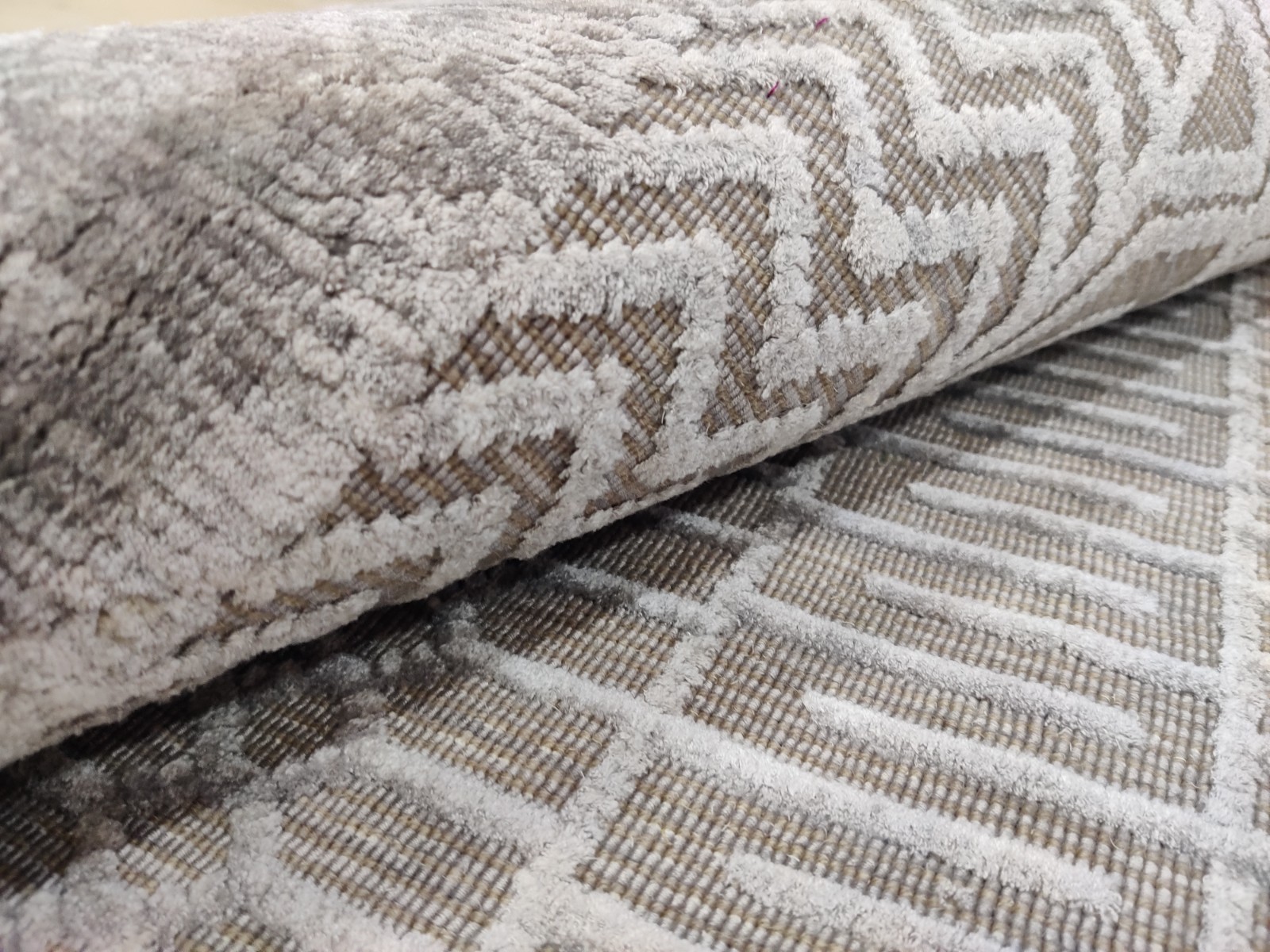 Hand Woven Wool Viscose Area Rug for Living Room 5 x 8 ft Geometric Grey Modern