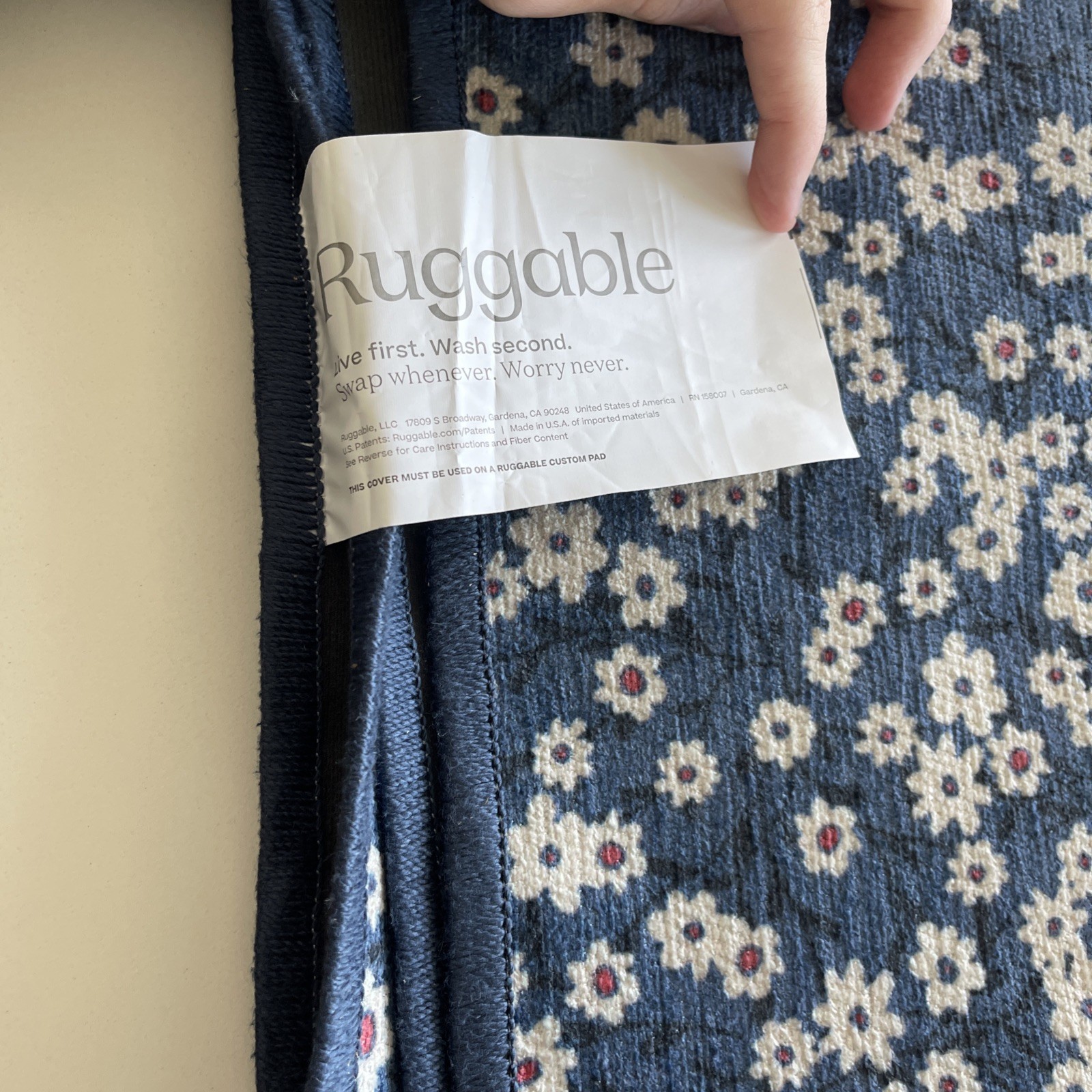 Ruggable Blue And White Flower Rug Size 36×24