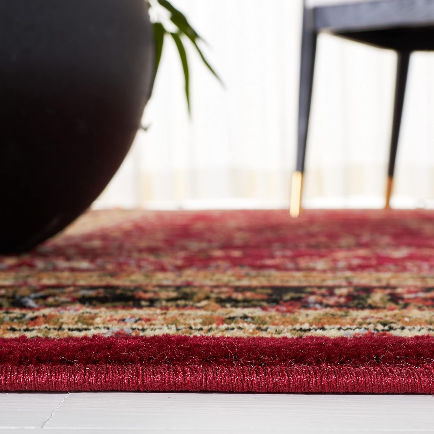 SAFAVIEH Lyndhurst Collection Area Rug – 2’3″ X 4′, Red & Black, Traditional Ori
