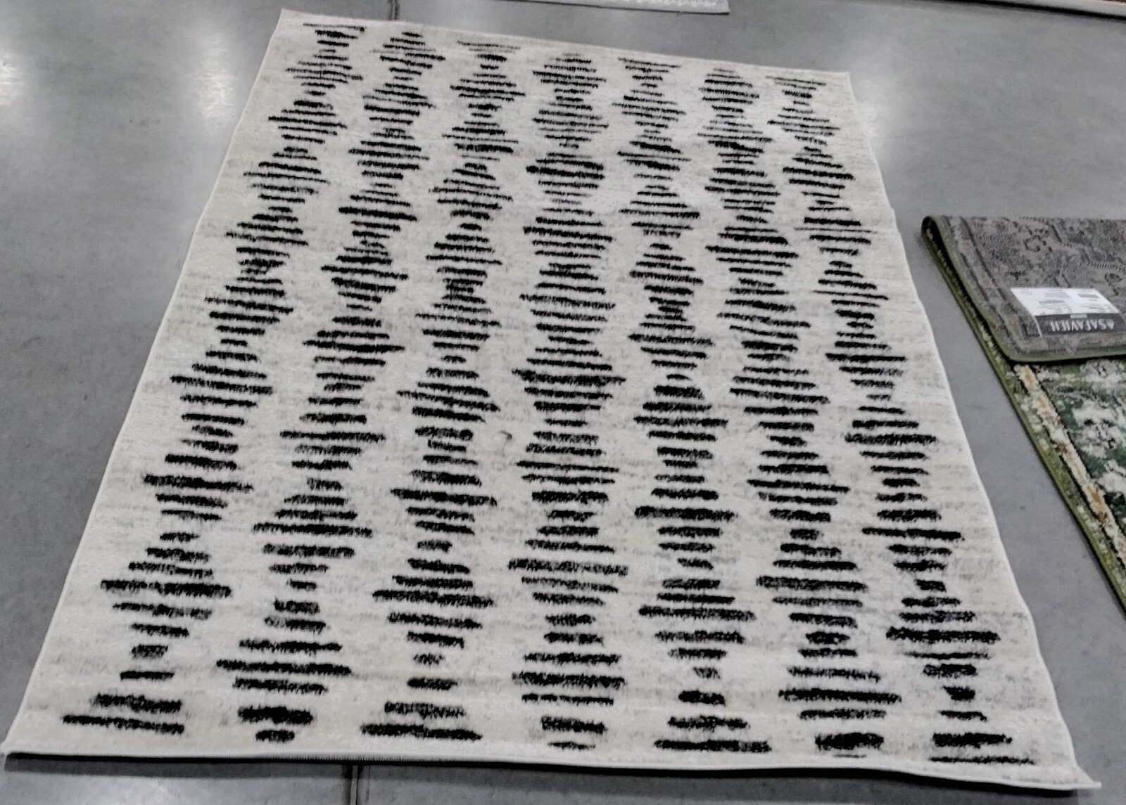 IVORY / BLACK 4′-5″ x 6′-5″ Back Stain Rug, Reduced Price 1172743549 TUL644A-4