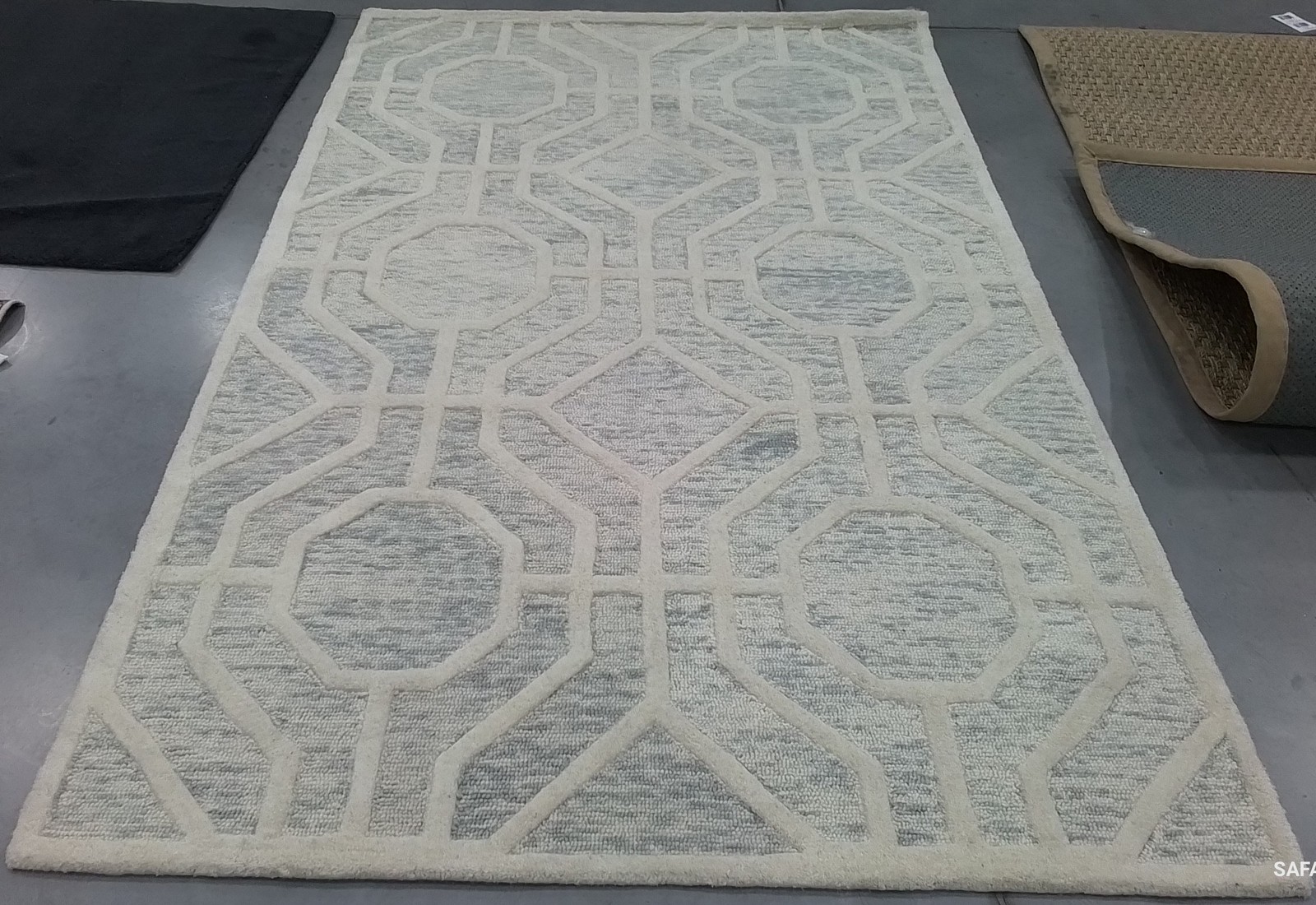LIGHT GREY / IVORY 5′-0″ x 8′-0″ Flaw in Rug, Reduced Price 1172805715 CAM726G-5
