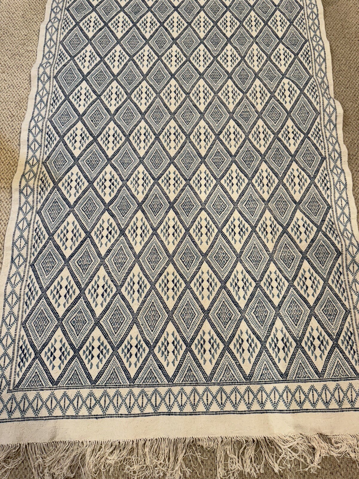 8 x 5 Hand Knotted Wool Rug made in Tunisia. (AKA margoum) 254 cm X 160 cm