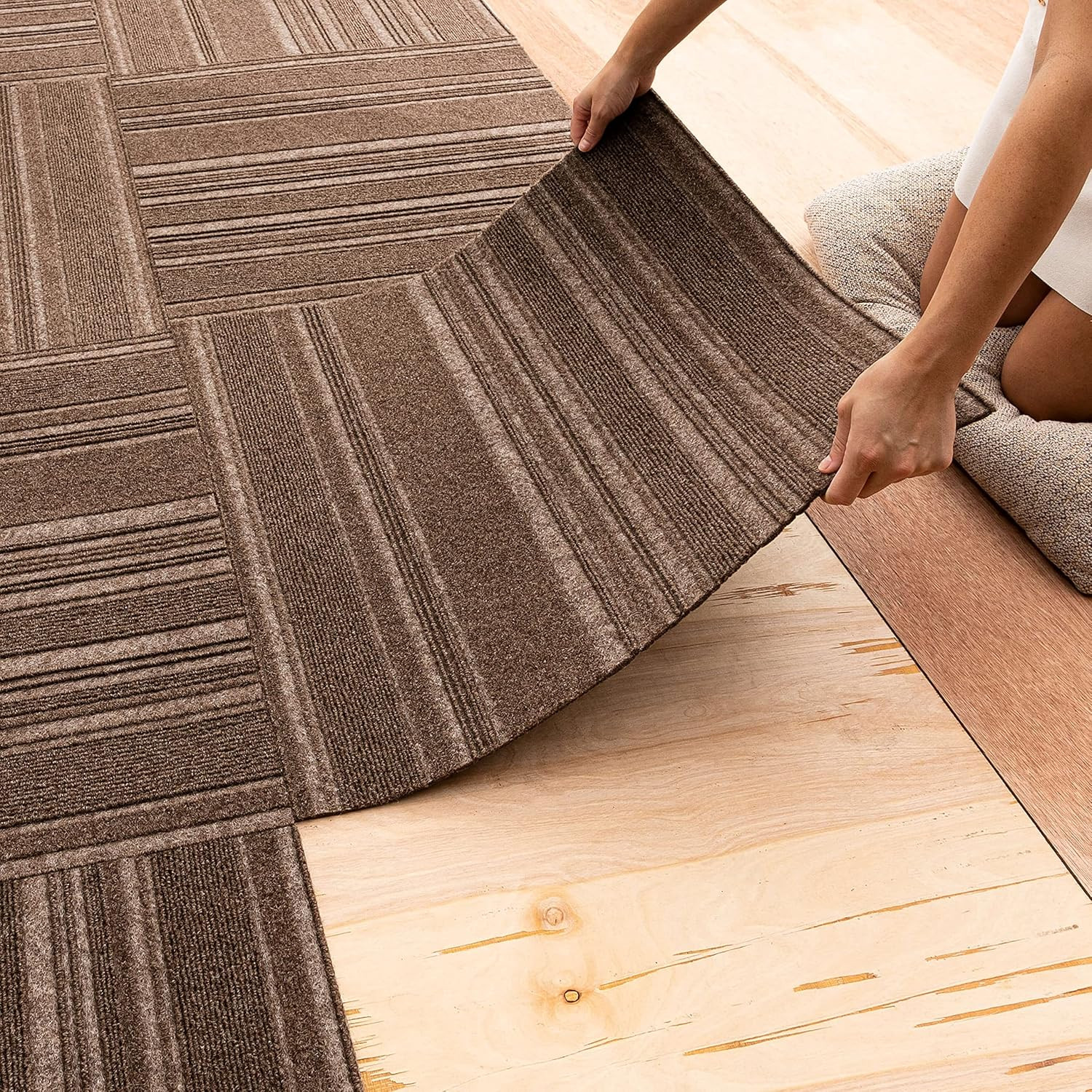Peel and Stick Carpet Tiles – 24″x24″, Brown Polyester, 15 Tiles, 60 Sqft