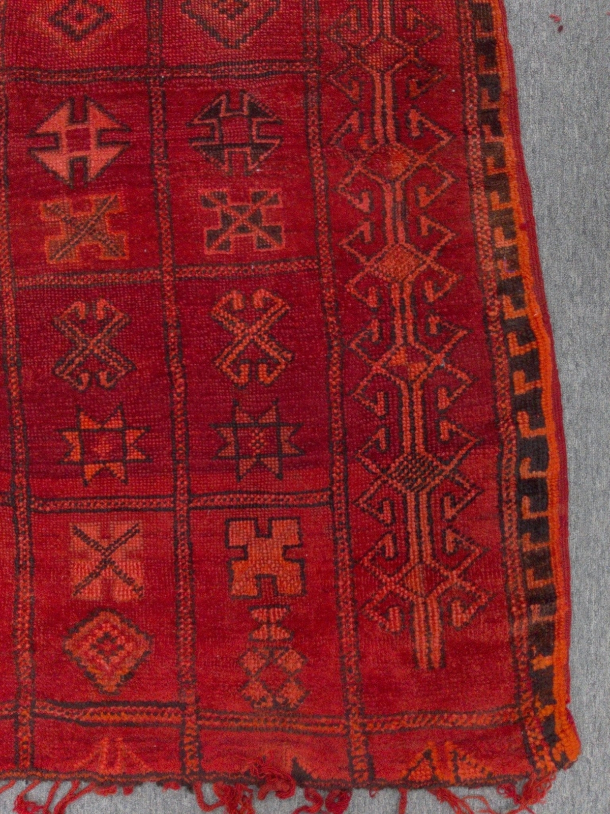 Rare Vintage Handmade Berber Moroccan Organic Wool Rug – 8ft1x6ft2