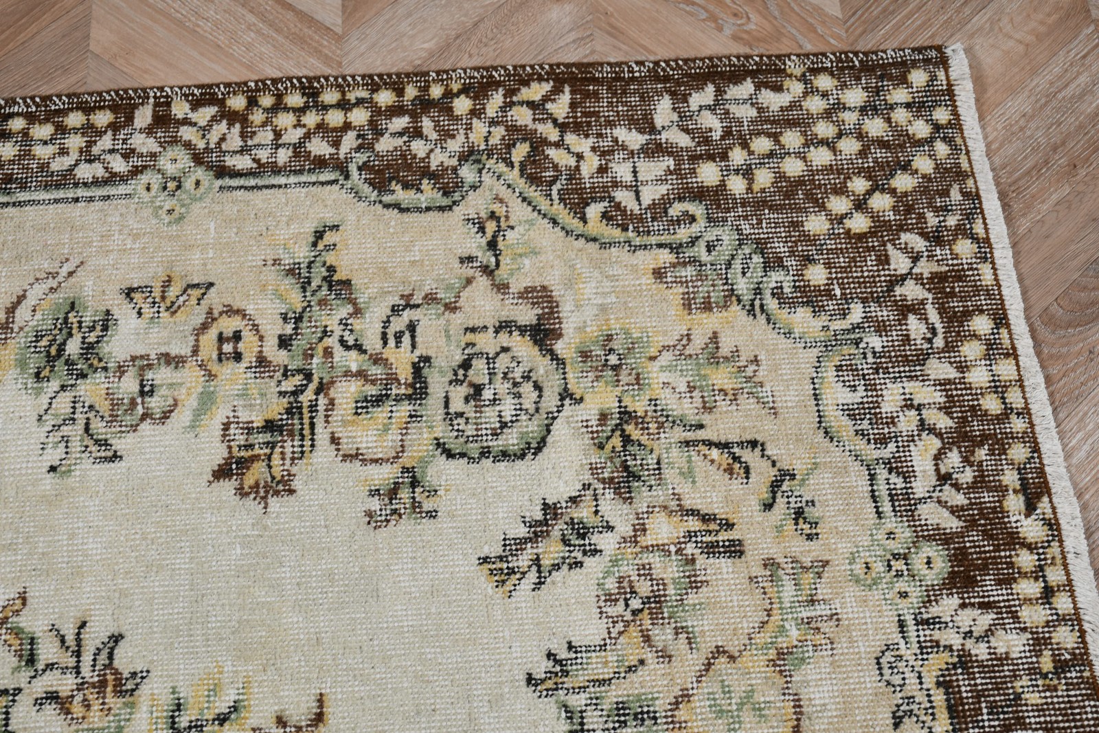 Vintage Turkish Rug 4×6,6 ft (122×201 cm), Brown Oriental Wool Rug