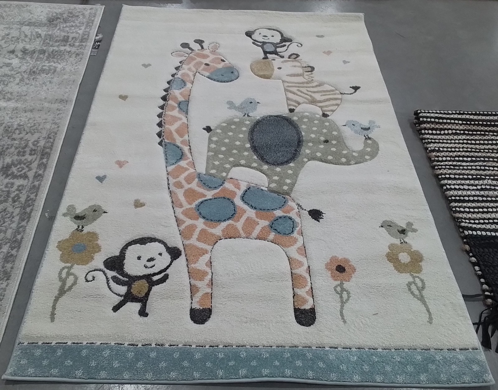 IVORY 4′-0″ x 6′-0″ Back Stain Rug, Reduced Price 1172808247 CRK120A-4