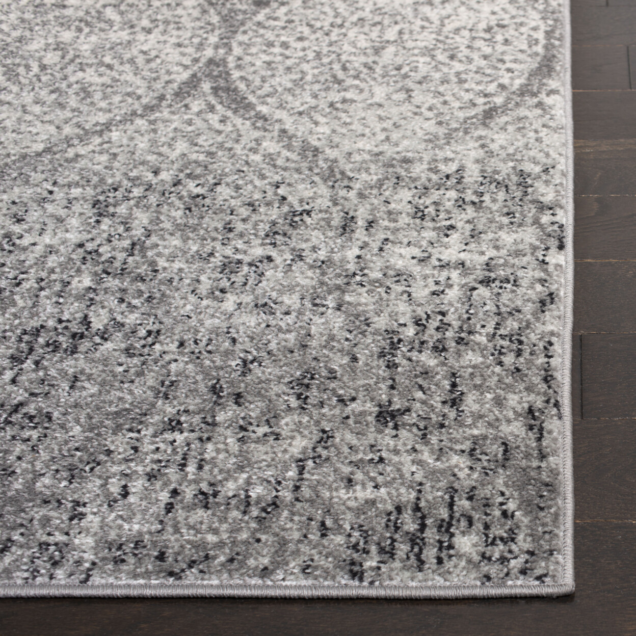 SAFAVIEH Madison Collection MAD604F Grey / Ivory Rug