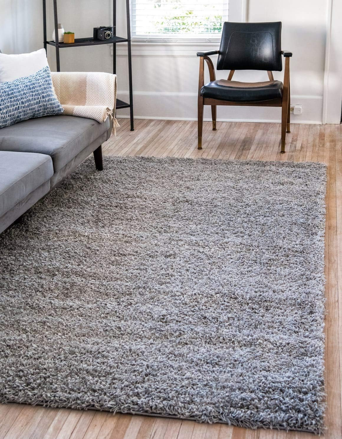 Cloud Gray Solid Shag Area Rug – 8′ x 11′ Rectangle for Cozy Spaces