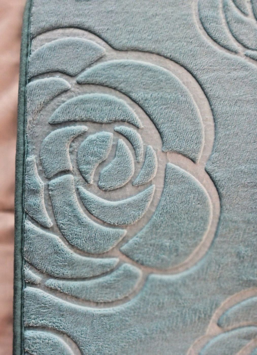 NEW RUG MAT EMBOSSED FLORAL DESIGN WALL DECOR 31 3/4 X 19 1/2 Lt BLUE TURQUOISE