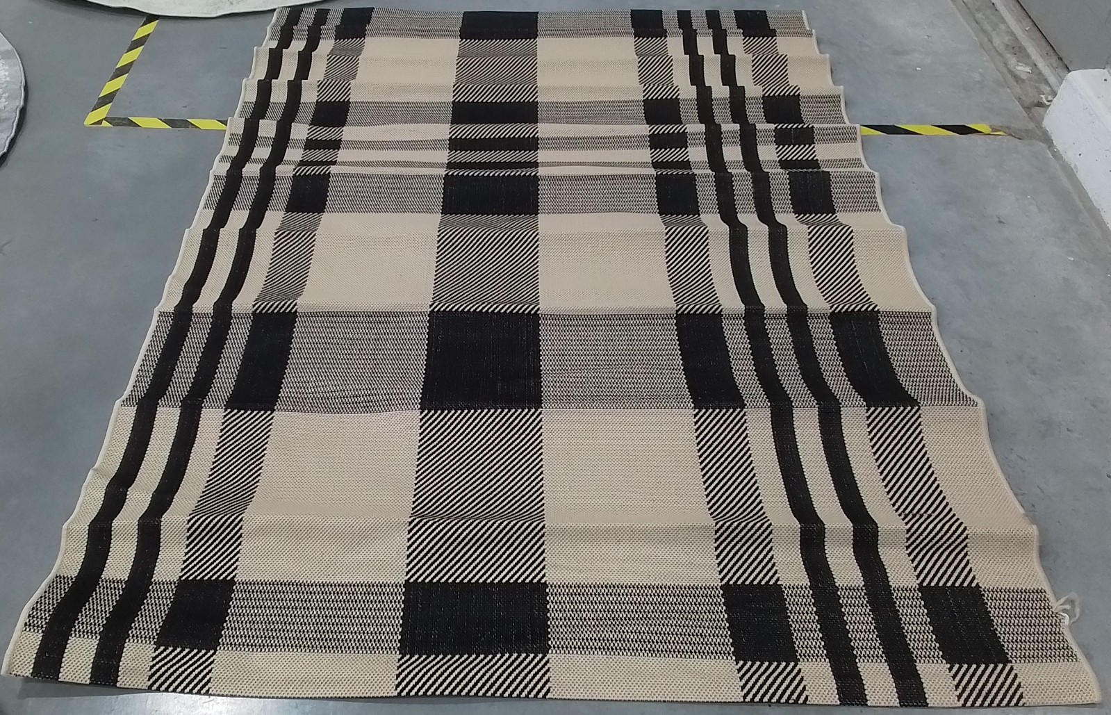 BLACK / BONE 5′-3″ x 7′-7″ Flaw in Rug, Reduced Price 1172781270 CY6201-216-5