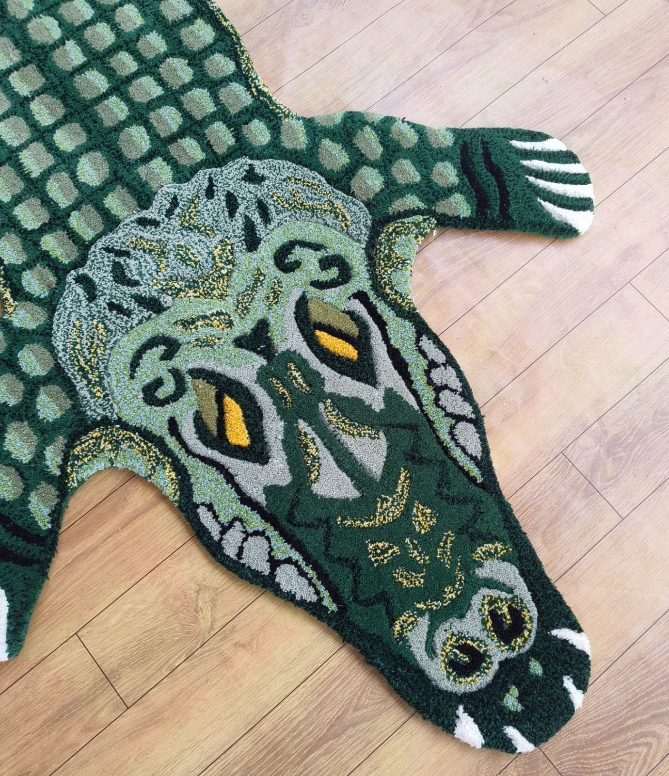 Crocodile Rugs Handmade 100% Woolen Hand Tufted For Home Decoration