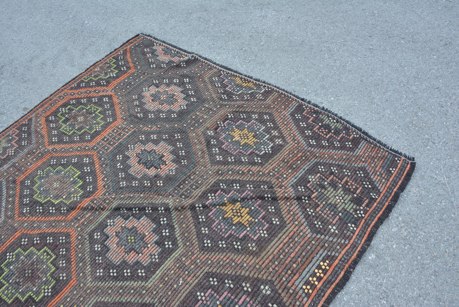 Vintage Area Rug 5,7×6,2 ft (173×190 cm), Kilim Brown Floral Turkish Rug