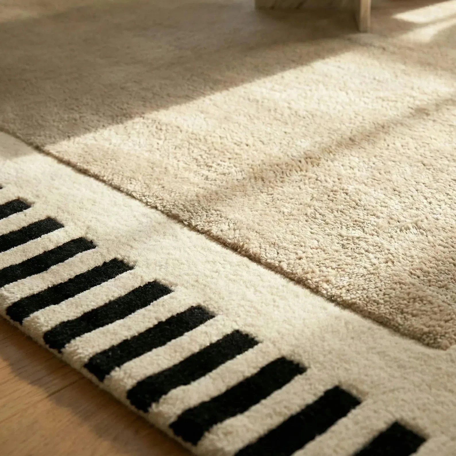 Hand Tufted Wool Area Rug, Modern Neutral Beige Carpet with Black Border 8×10