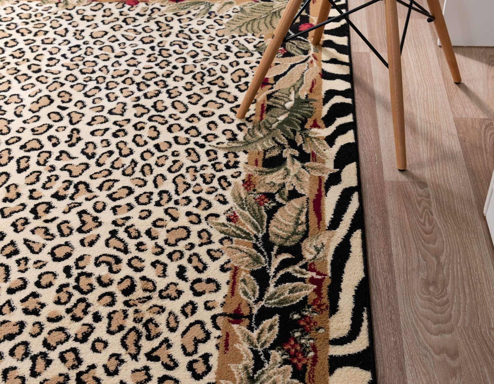 Wildlife Collection Animal Inspired with Cheetah Bordered Design Area Rug (5’…