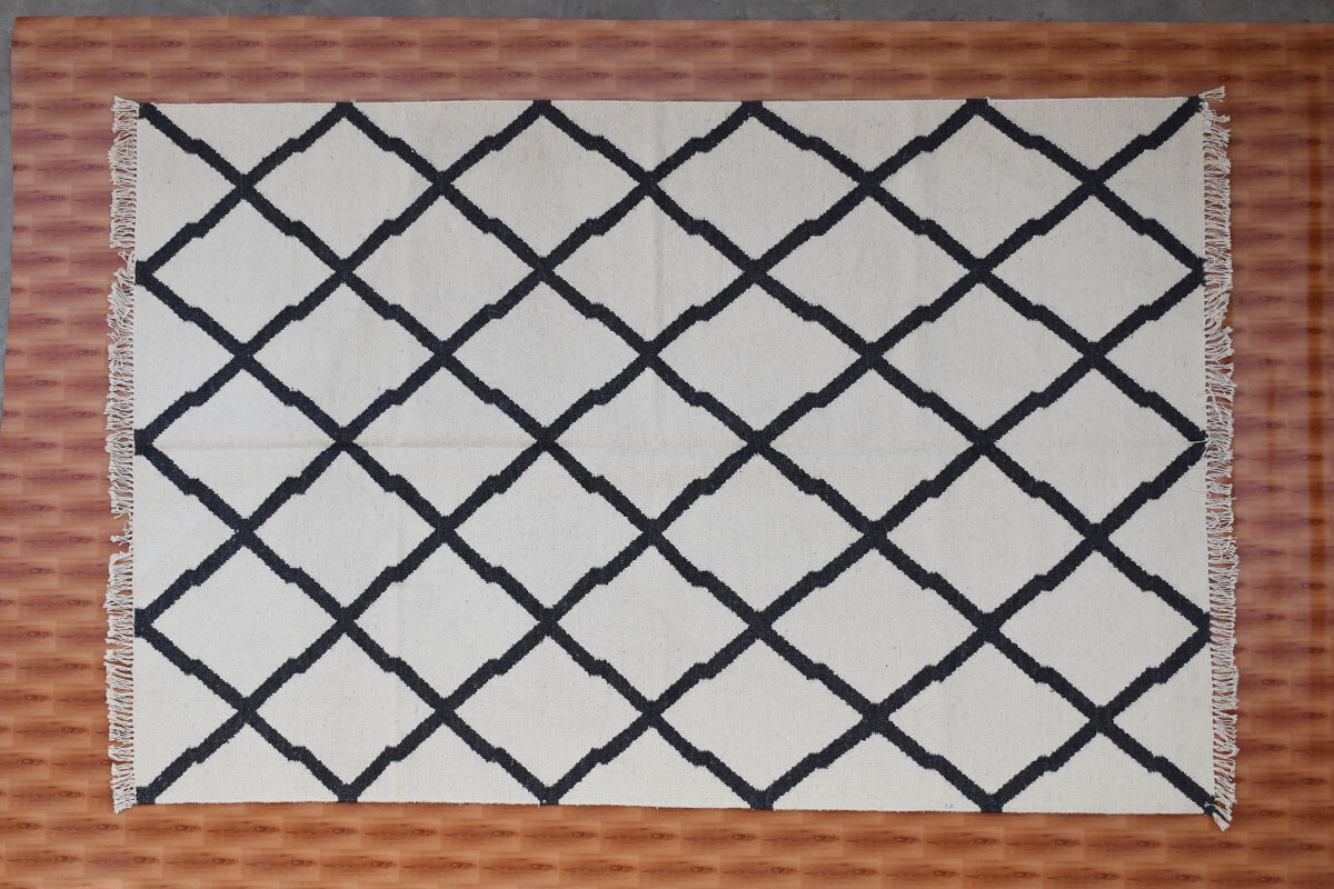 Black and White Hand Woven Wool Rug 5×8 ft Turkish Kilim Dhurrie Afghan Area Rug