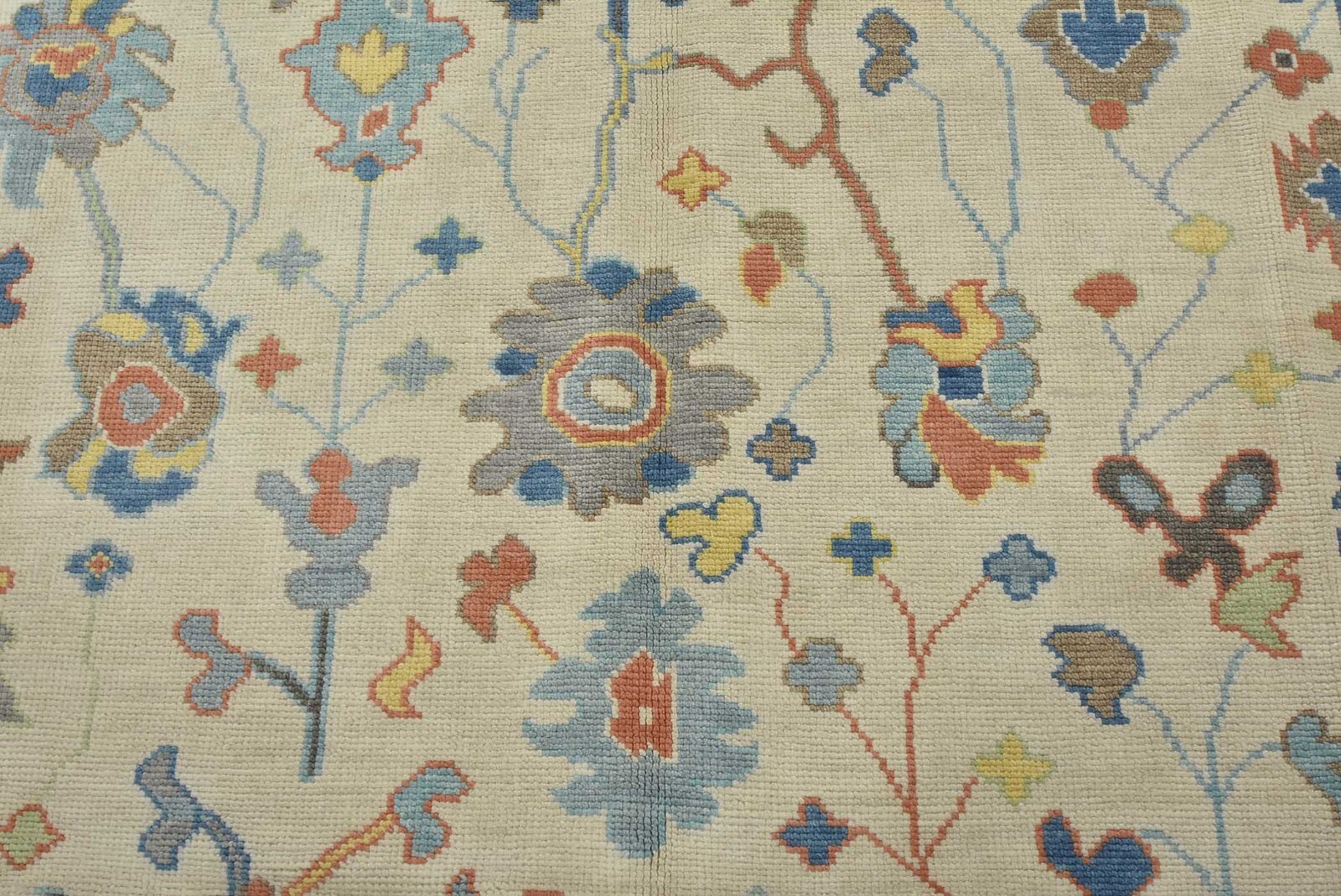 Oushak Anatolia 8’1” x 10′ Ivory Wool Hand-Knotted Oriental Rug