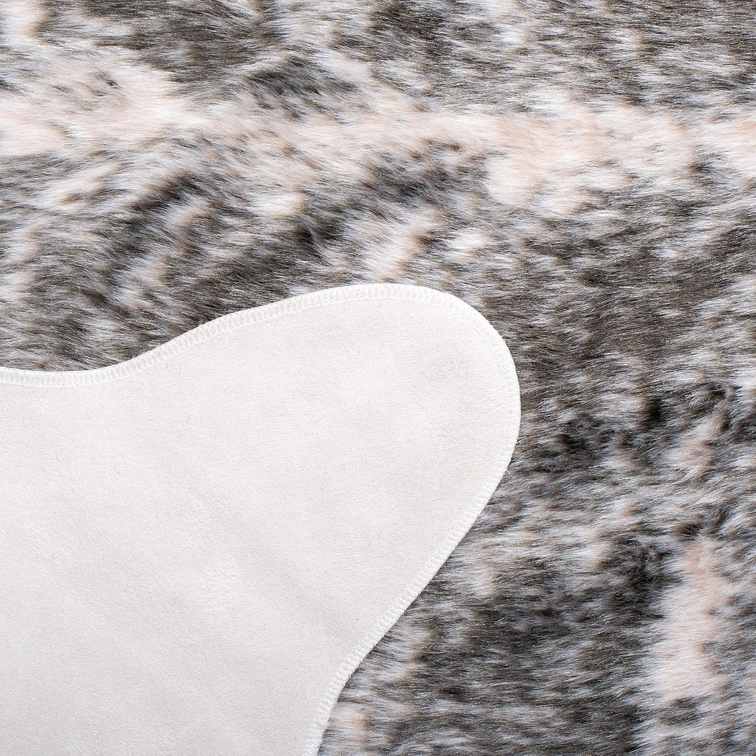 5′ X 6’5″ Faux Cowhide Rug Beige/Black for Rustic Boho Decor