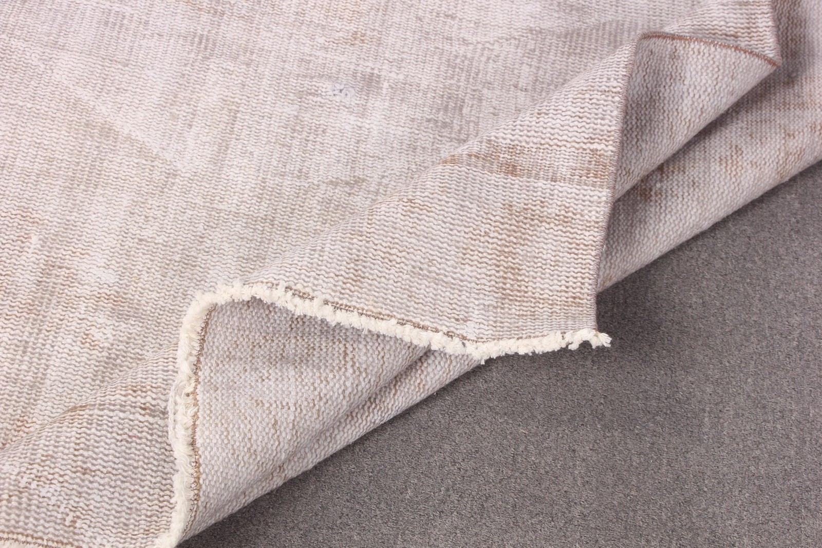 Vintage Large Rug 5,4×9,2 ft, Turkish Beige Check Wool Rug
