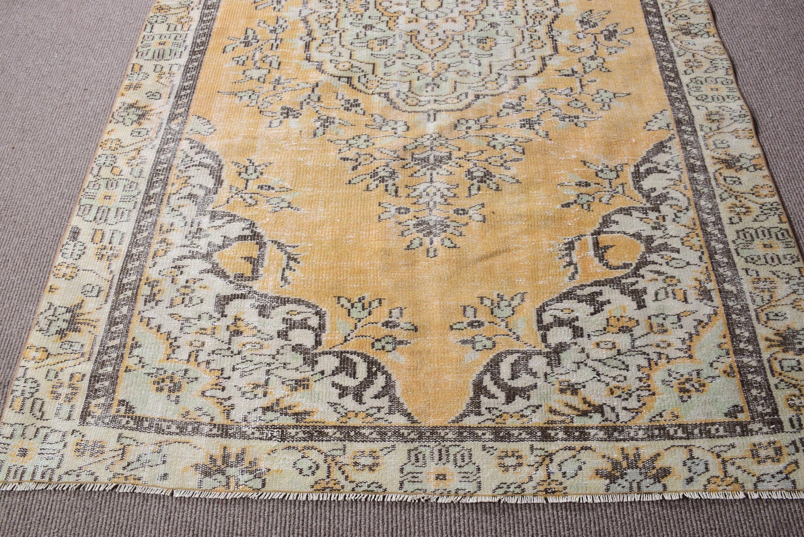 Vintage Large Rug 5,5×8,9 ft (168×270 cm), Turkish Yellow Floral Wool Rug