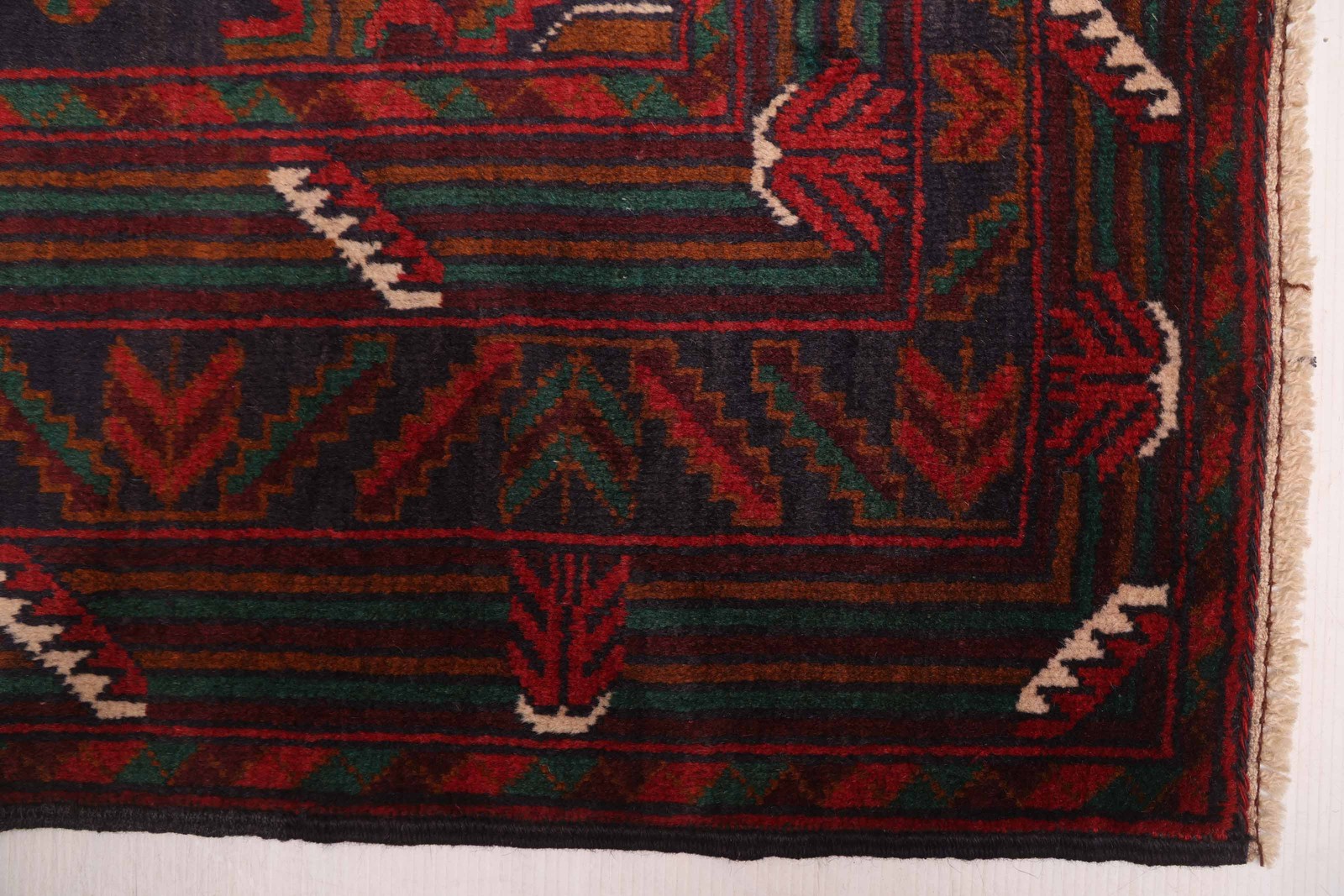 Vintage 4’1″ x 6’3″ Traditional Hand Knotted Vegetable Dye Wool Area Rug