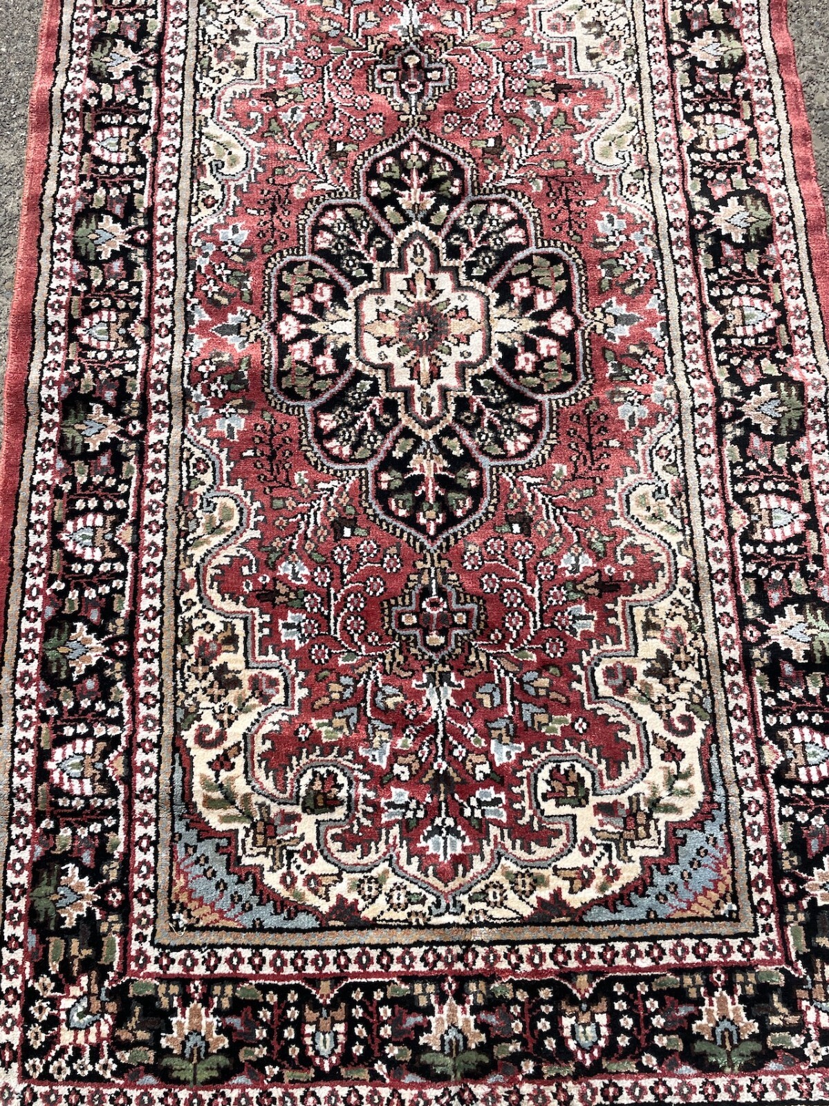 Hand-Woven Wool and Silk Medallion Area Rug 2.11′ x 5.03′