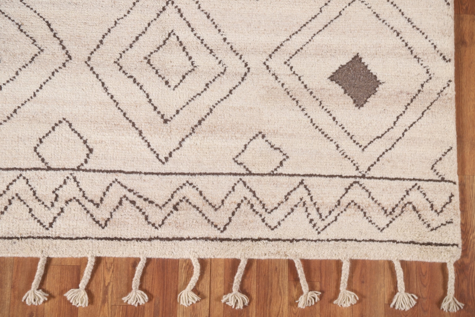 Modern Handmade Luxury Hand-Knotted Moroccan Wool Accent Rugs 5×8 ft