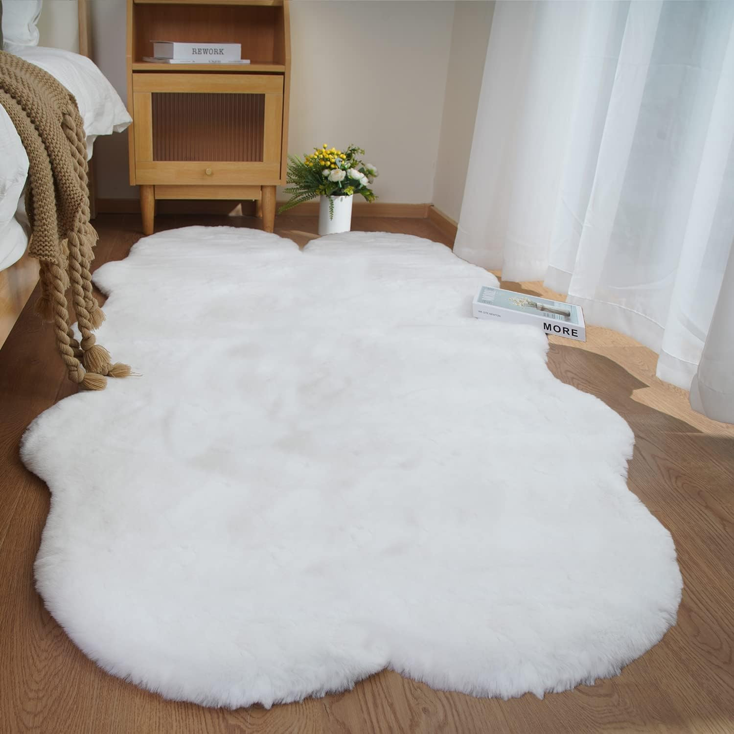 Fluffy White Faux Sheepskin Rug 4×6 – Soft Plush Carpet for Home Decor
