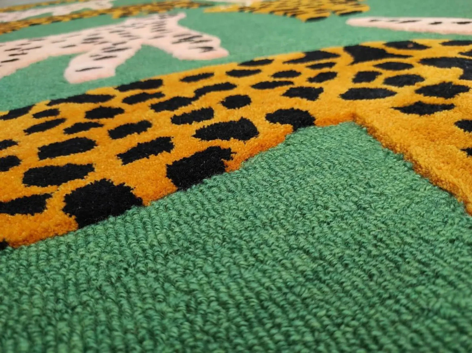 Hand Tufted Wool Leopard Rug: Green Animal design carpet for living room bedroom