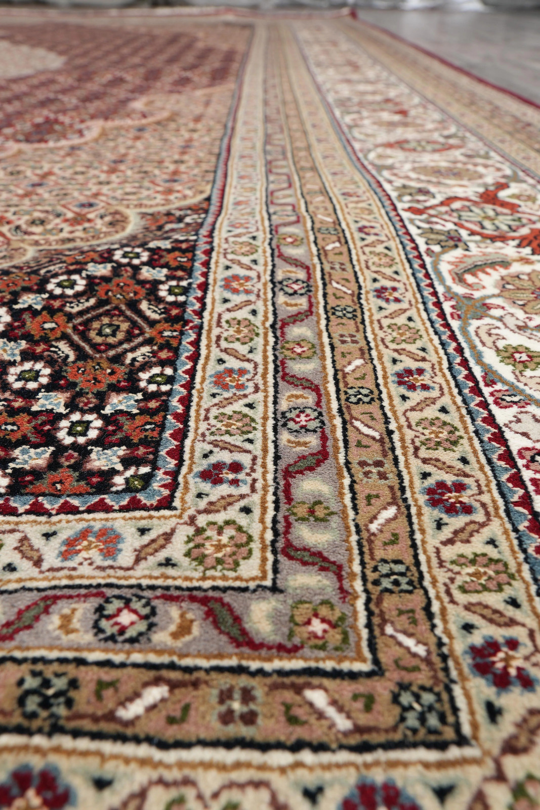 8.1 x 11.6 Finer Weave Handmade Rug Wool and Silk Mahii Tabriiz#F-4155