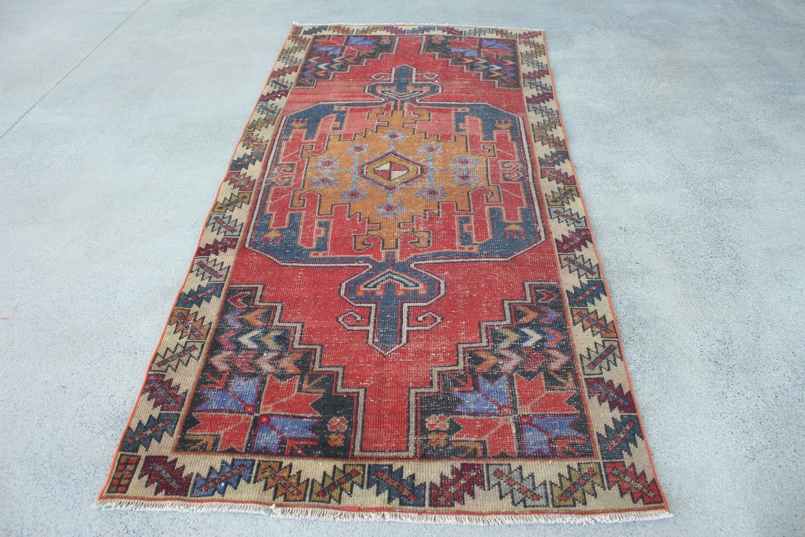 Vintage Area Rug 4,1×8,4 ft (124×257 cm), Turkish Red Patchwork Rug