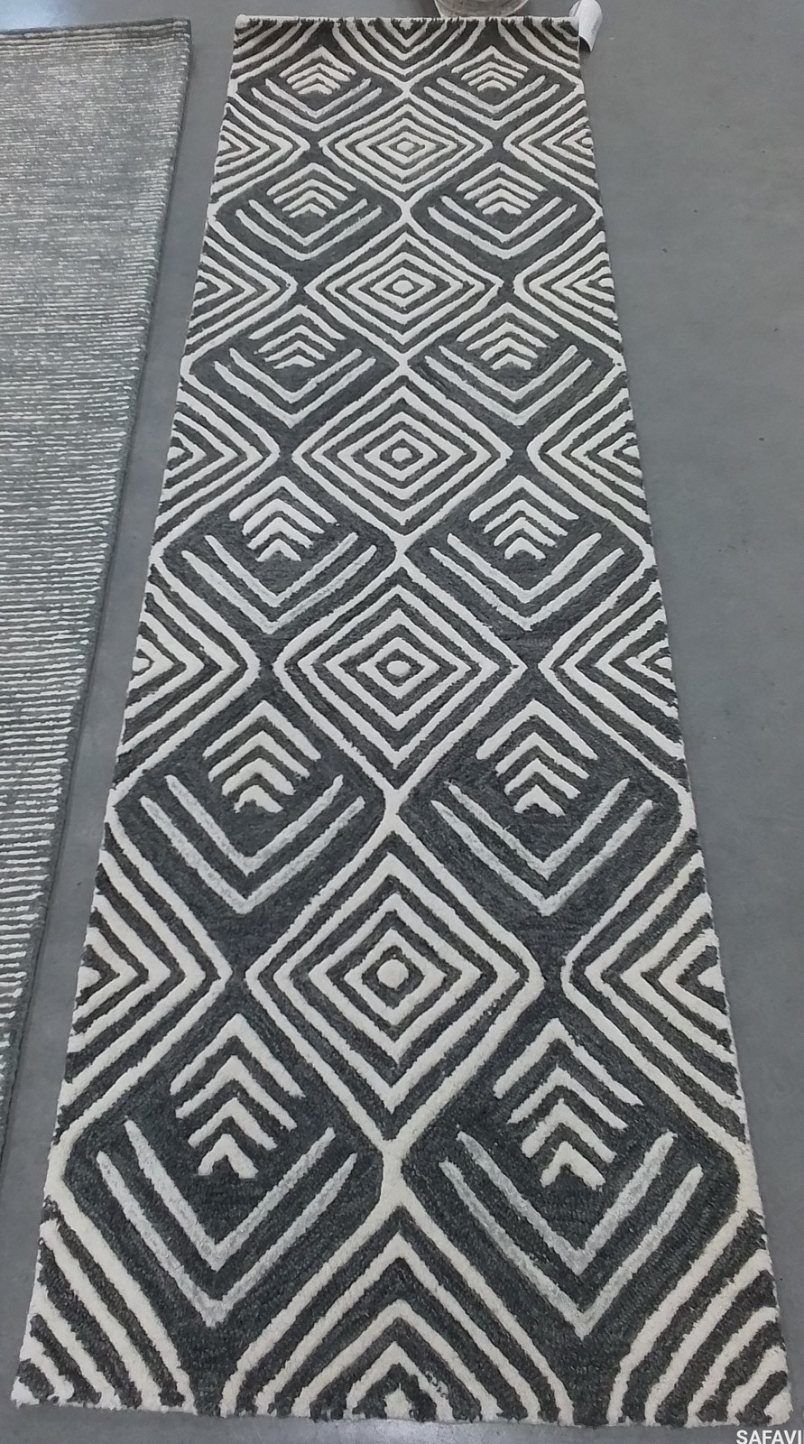 IVORY / GREY 2′-3″ x 8′-0″ Flaw in Rug, Reduced Price 1172798453 BLM936G-28